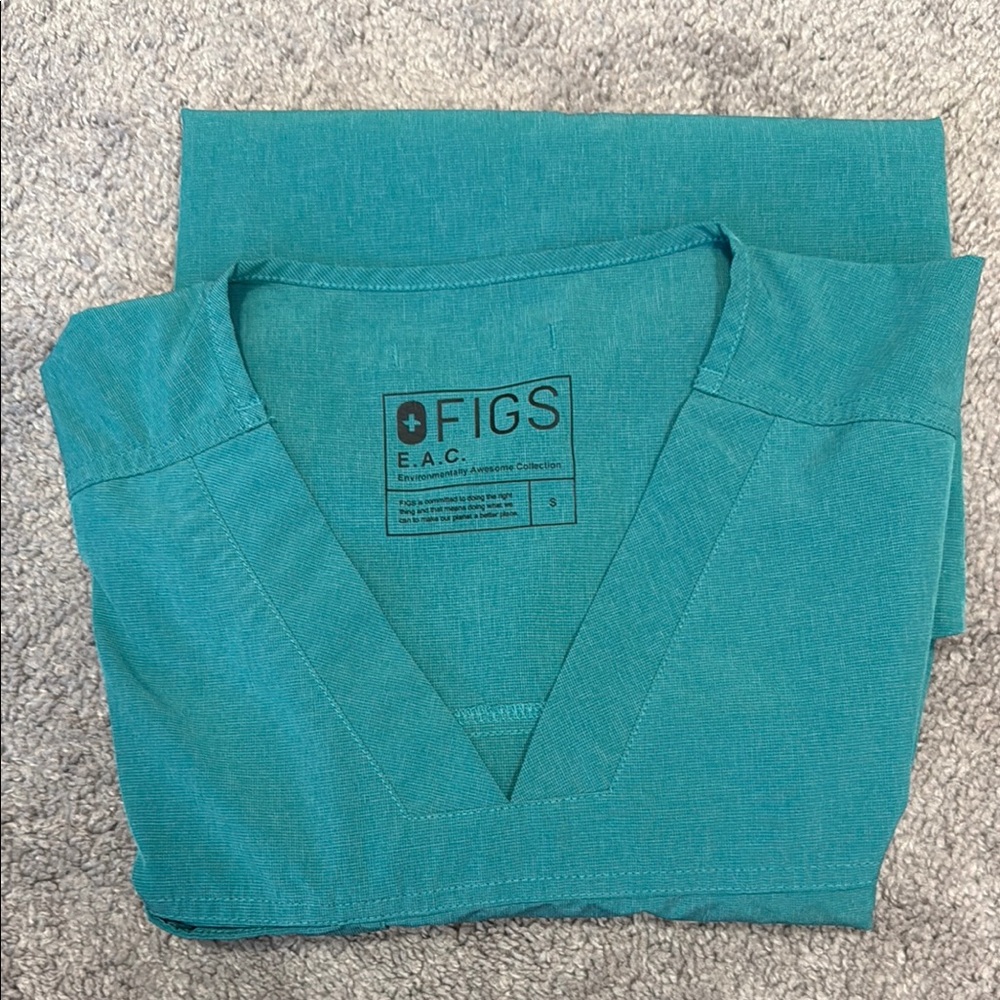 Figs Aqua Scrub top
